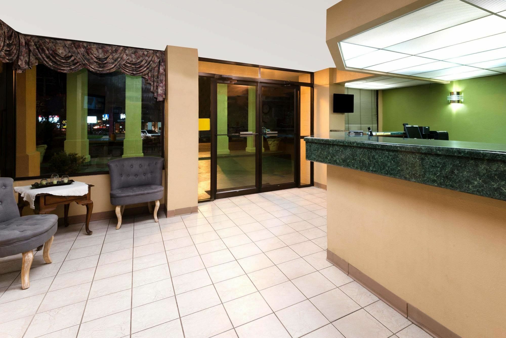 Baymont By Wyndham Troy Hotel Kültér fotó